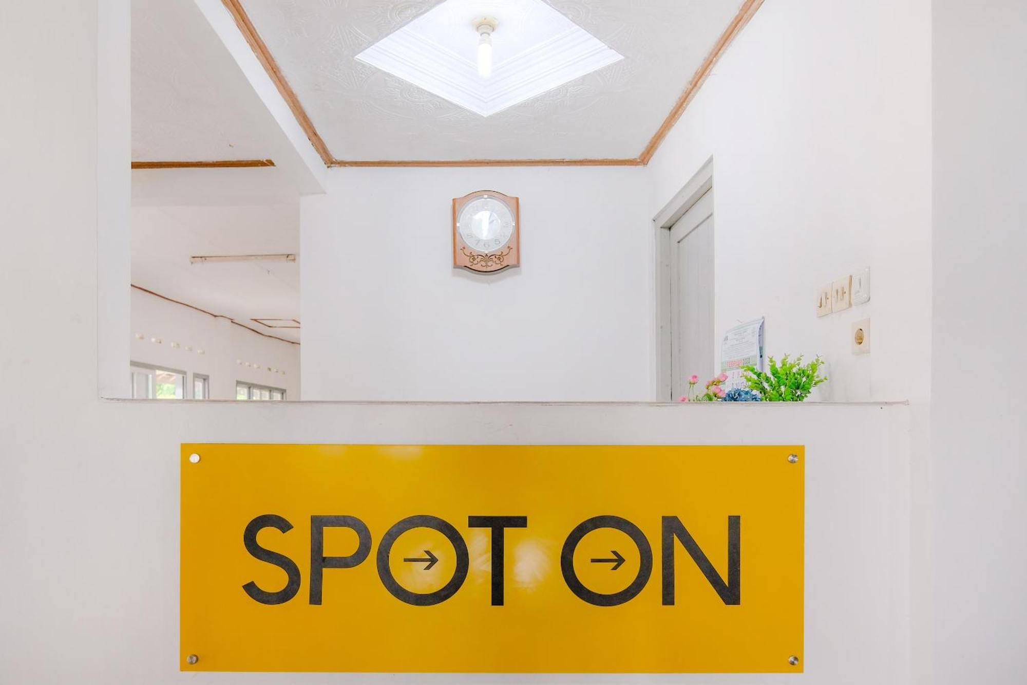 Oyo Life 2638 Hotel Raya Sarangan Eksteriør bilde