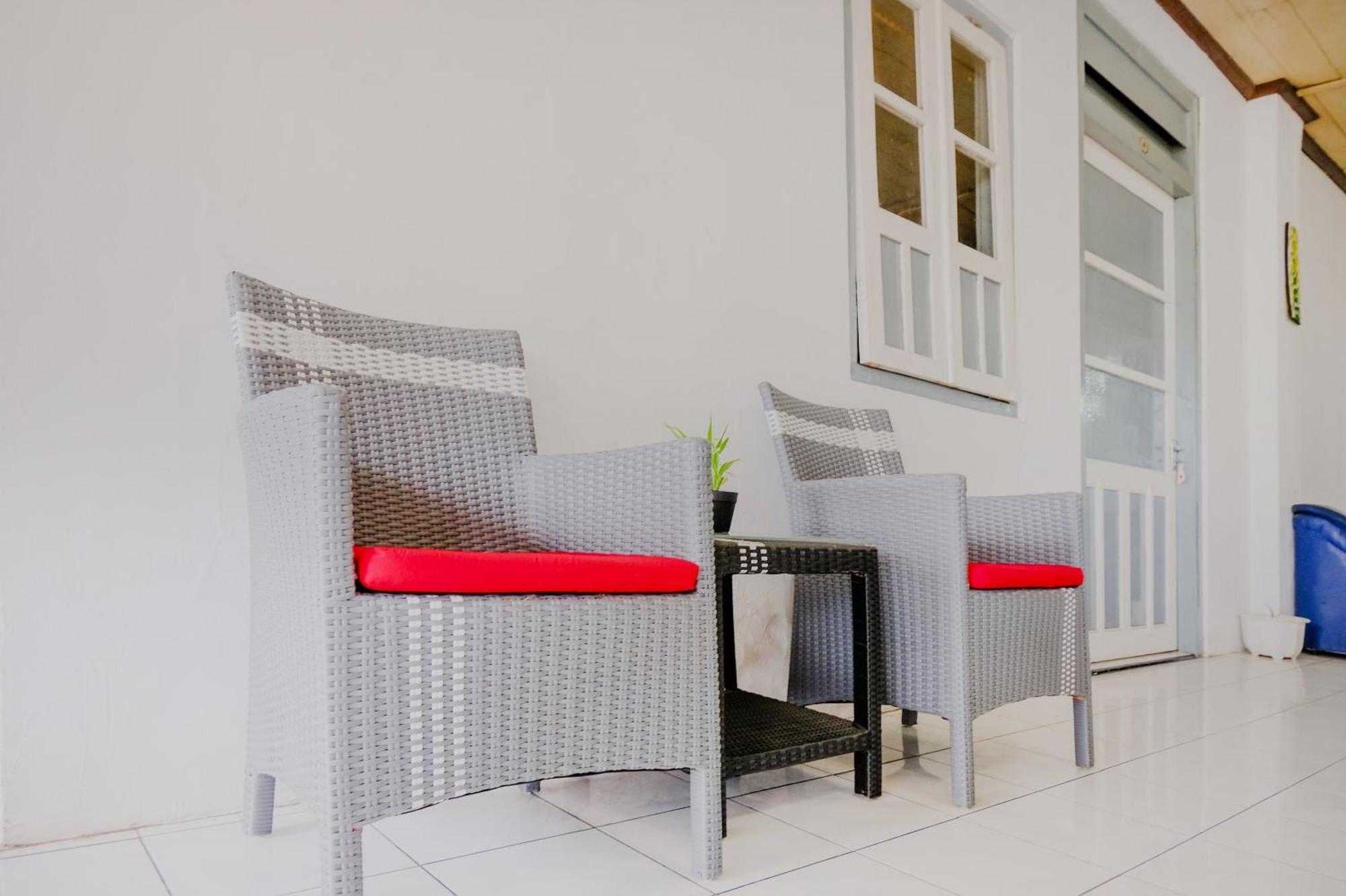 Oyo Life 2638 Hotel Raya Sarangan Eksteriør bilde