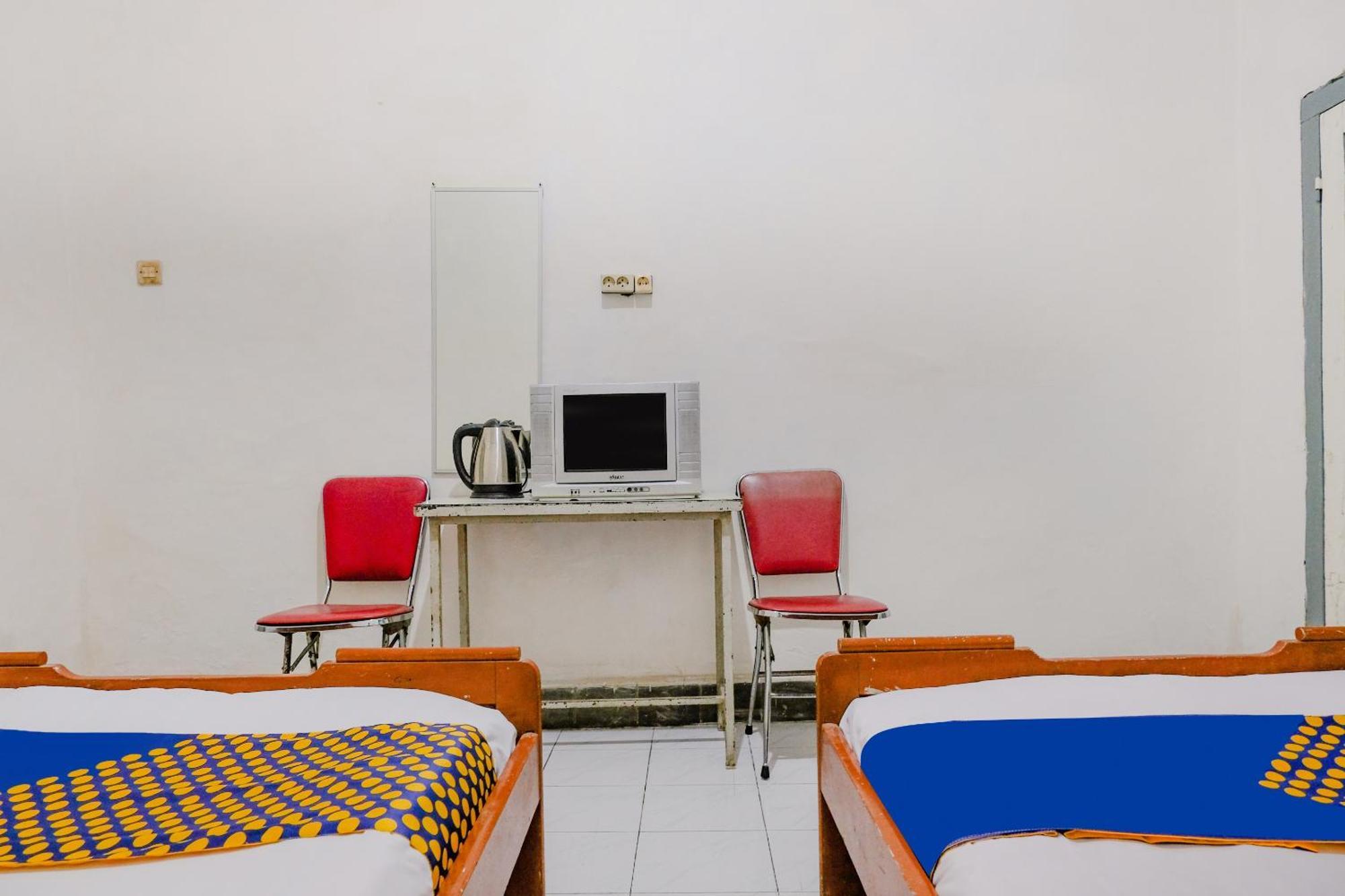 Oyo Life 2638 Hotel Raya Sarangan Eksteriør bilde