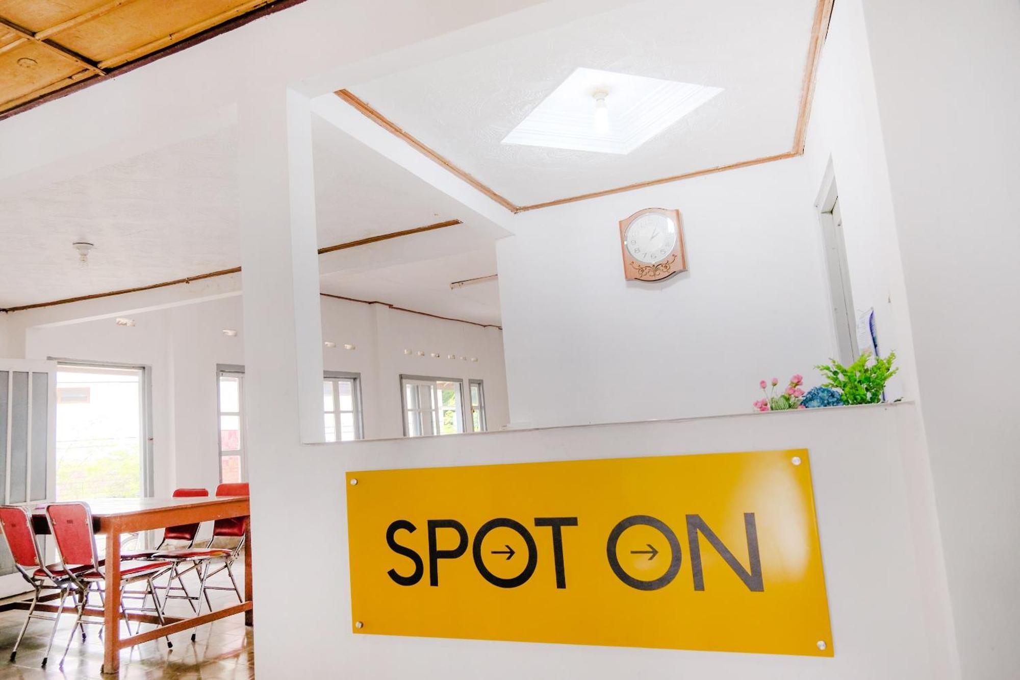 Oyo Life 2638 Hotel Raya Sarangan Eksteriør bilde