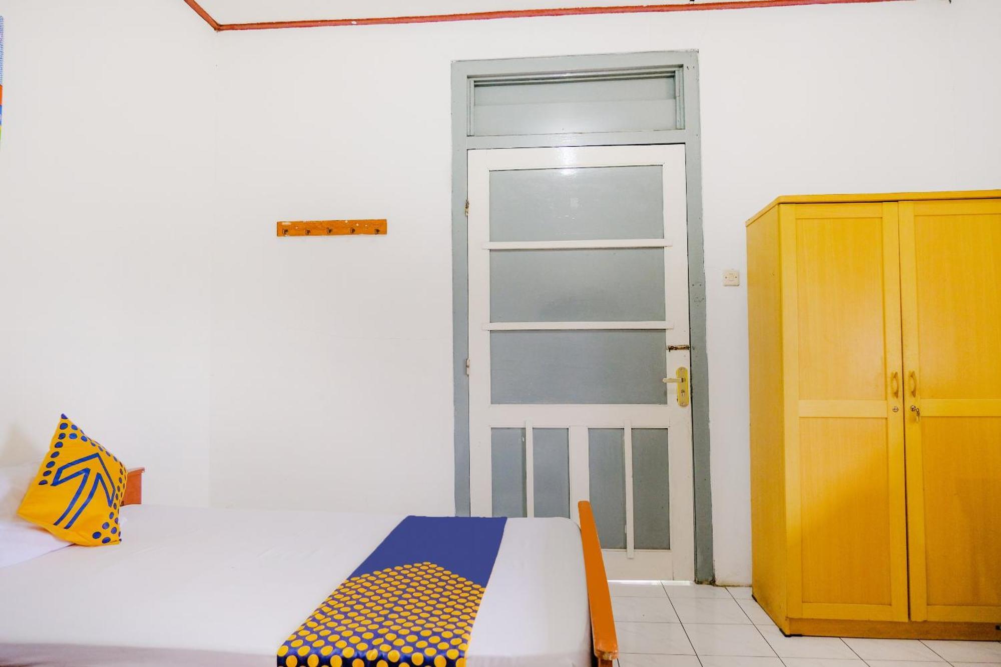 Oyo Life 2638 Hotel Raya Sarangan Eksteriør bilde