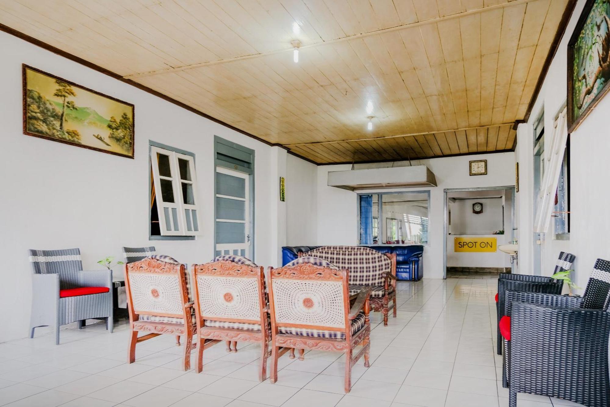 Oyo Life 2638 Hotel Raya Sarangan Eksteriør bilde