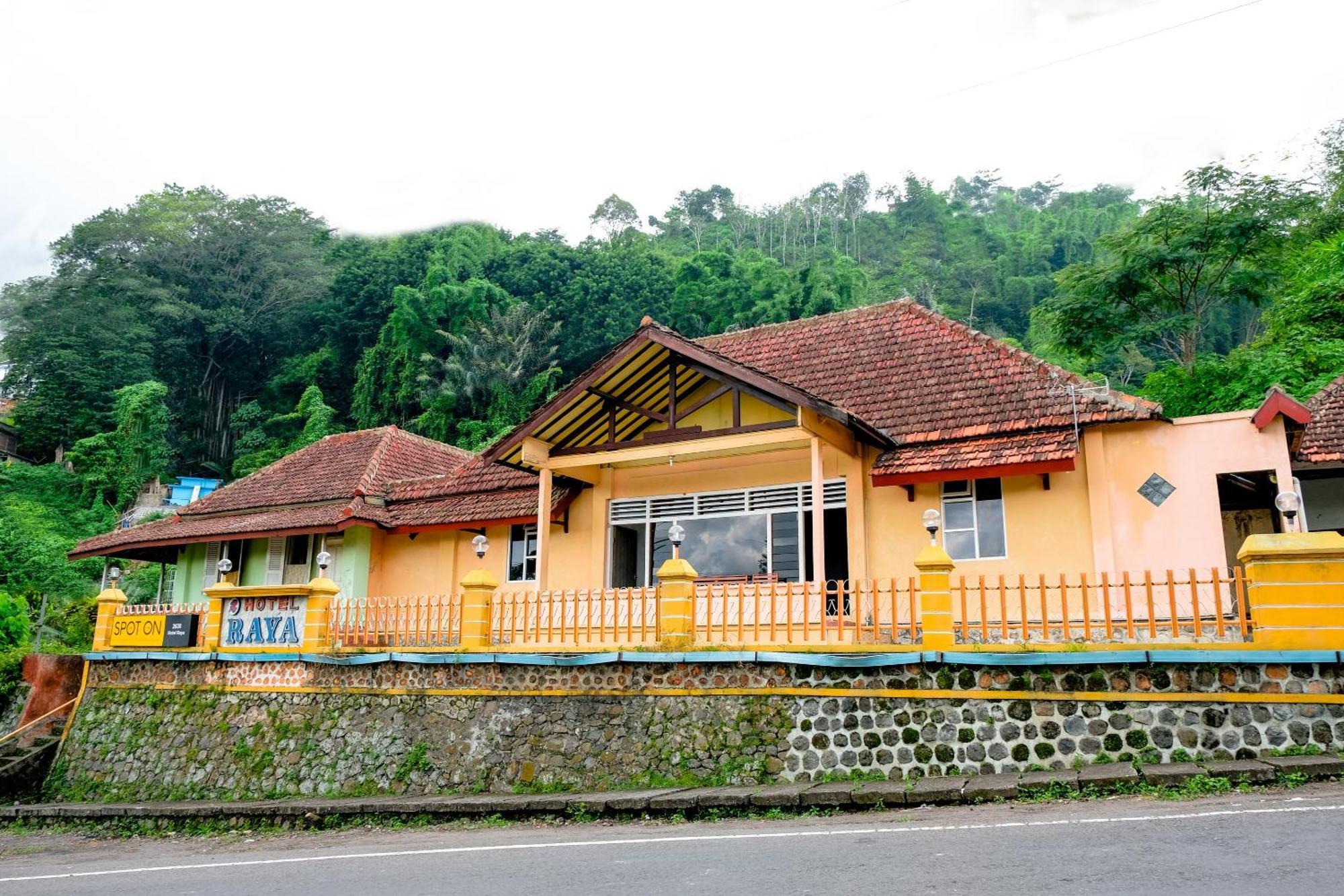 Oyo Life 2638 Hotel Raya Sarangan Eksteriør bilde